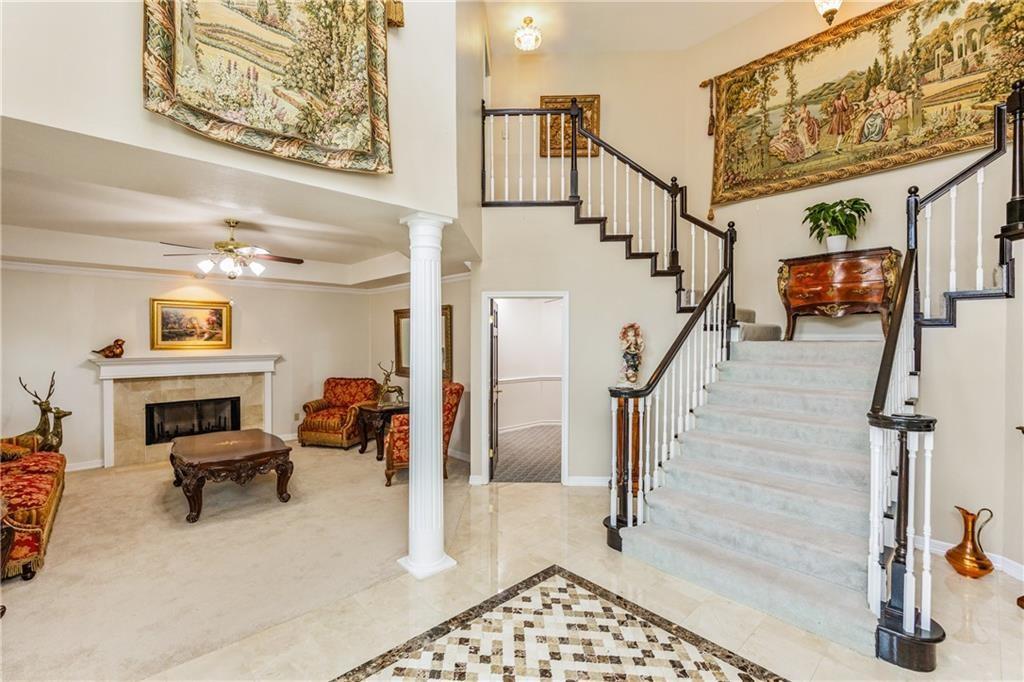 Image 3: Vaulted Ceiling Grand Entry. Formal Living to the
