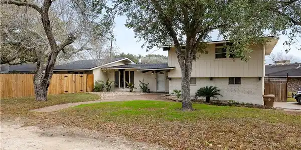 11102 Birdwood