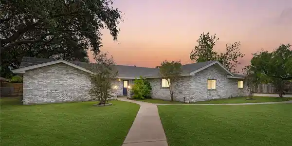 3443 Jamaica Drive