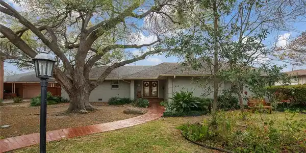 209 Jackson Place