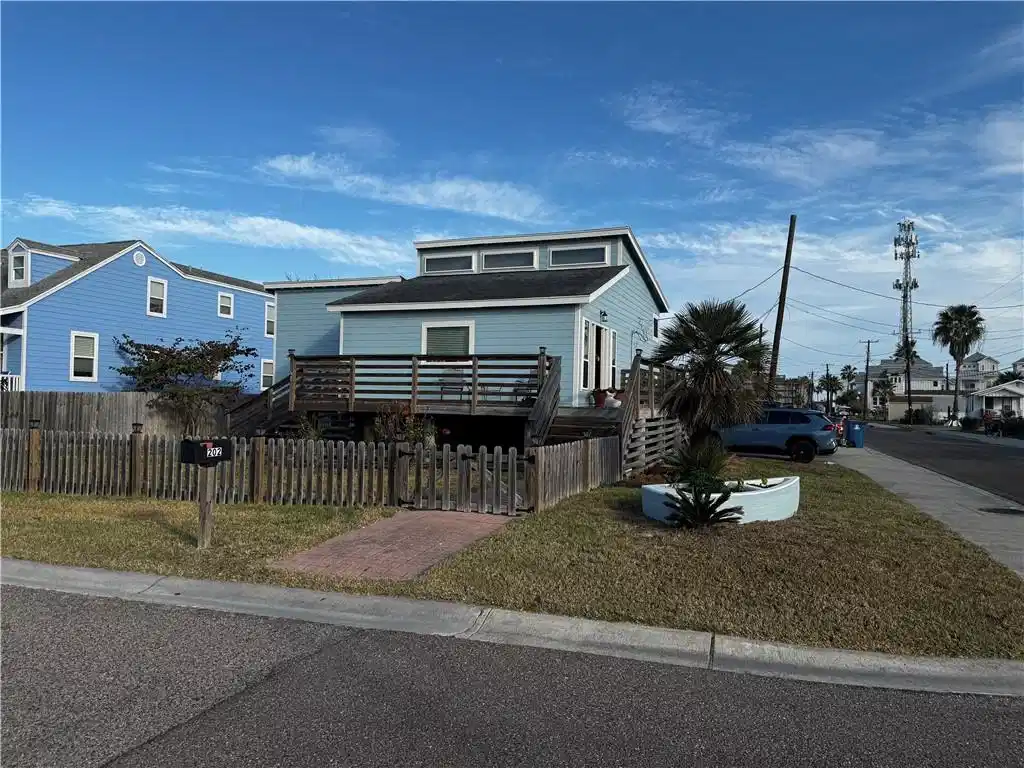 Image 1: Big corner lot