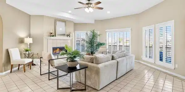 Image 4: Large airy living room with lots of natural light,