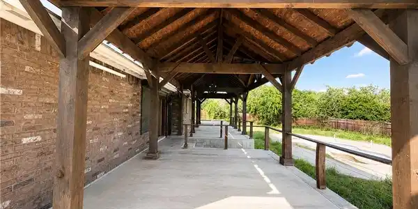 Image 4: Back Patio