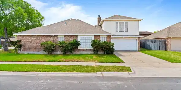 Image 2: Corner Lot with side parking long drive way