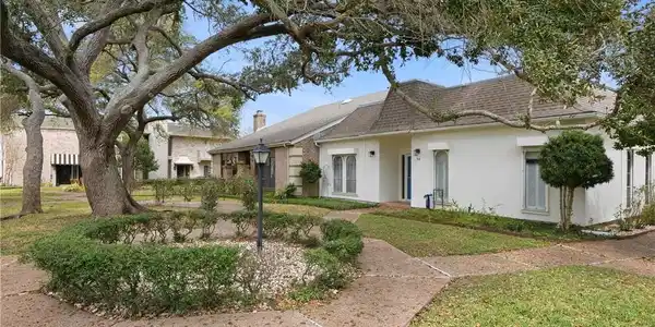 Image 3: What a lovely property!