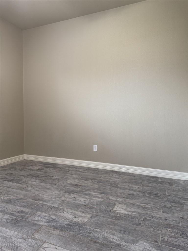 Image 3: Room 1