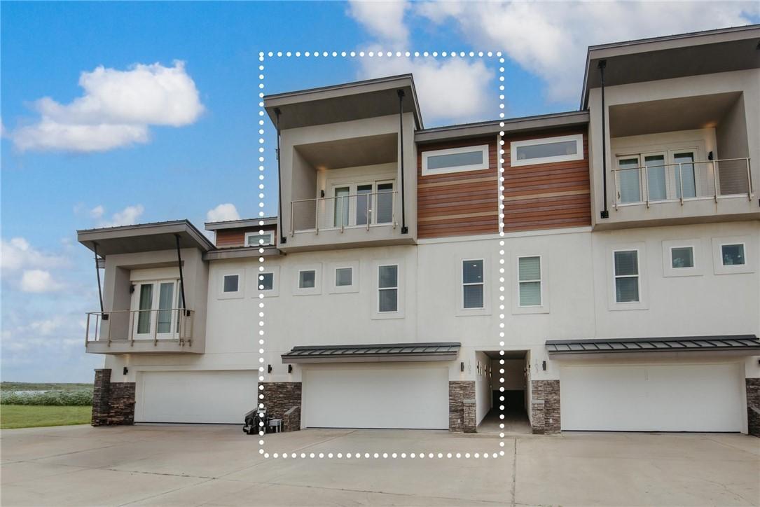 Image 4: 3-story, waterfront townhome
