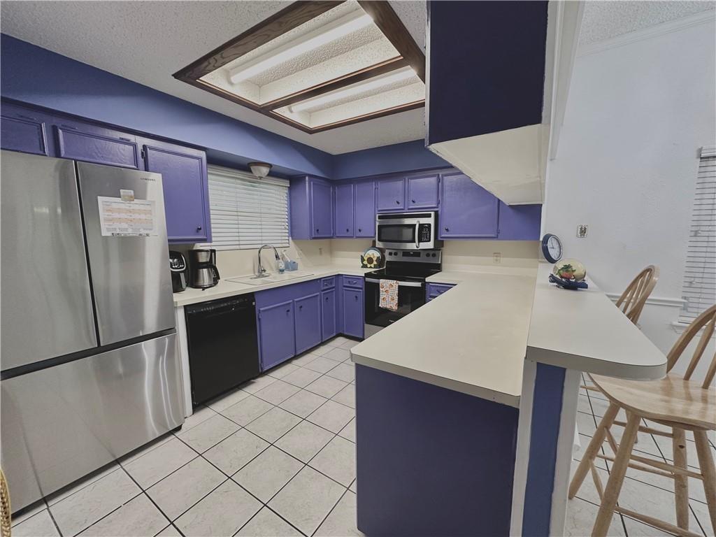 Image 4: kitchen is not purple its blue