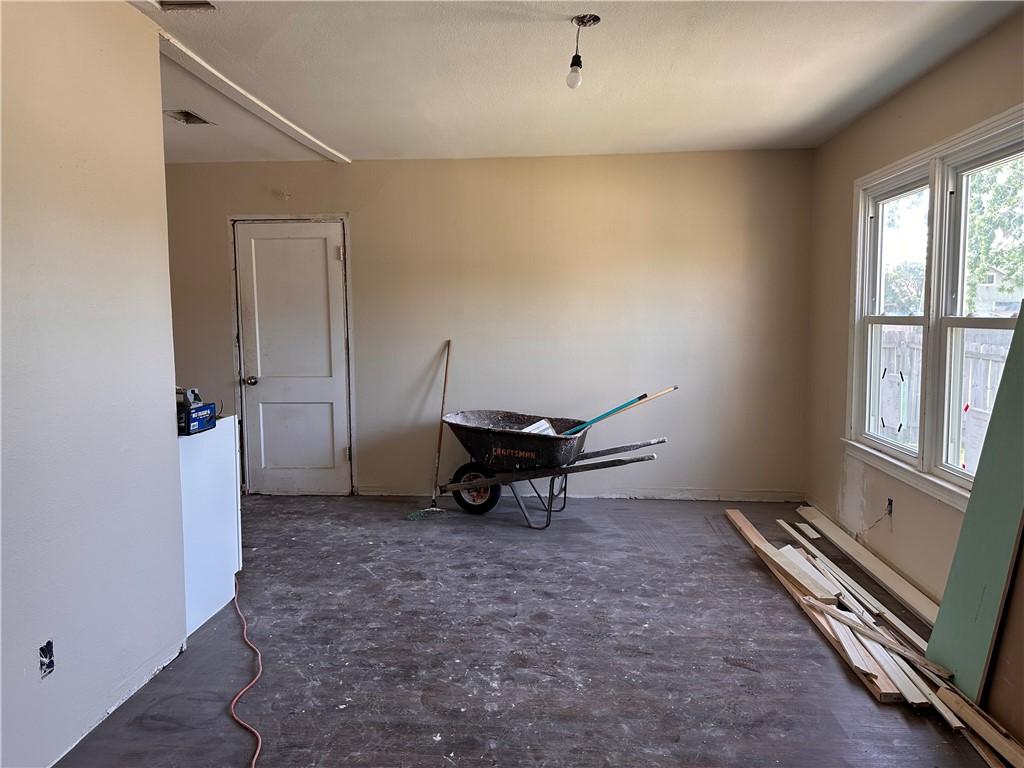 Image 4: Entry and Living Area-- Recent Flooring installed
