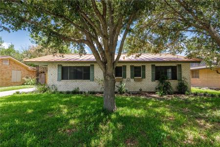 830 Crestview Drive