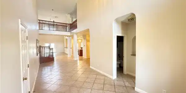 Image 2: Entry
