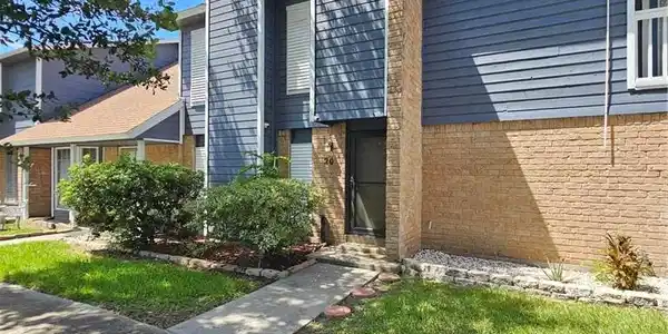7130 Everhart
