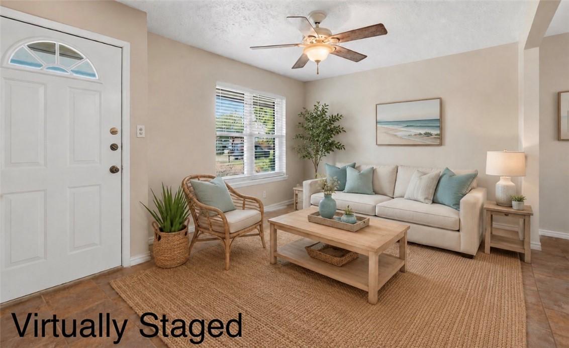 Image 4: SEE HOW COASTAL CUTE THIS COULD BE!