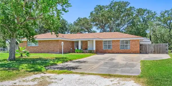 843 Pine Ave