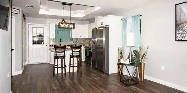 Image 4: Kitchen/Dinning Room