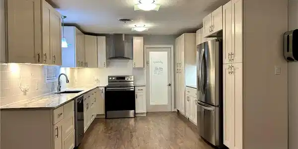 Image 3: Kitchen