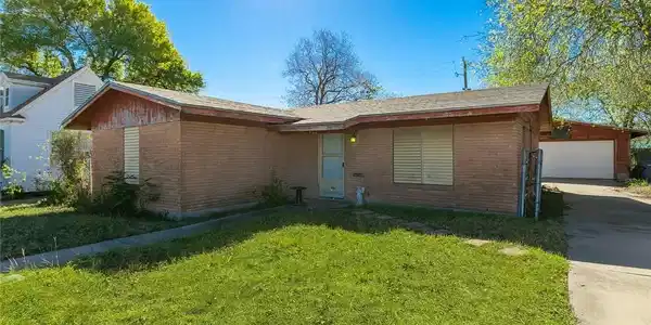 3709 S Saxet Drive