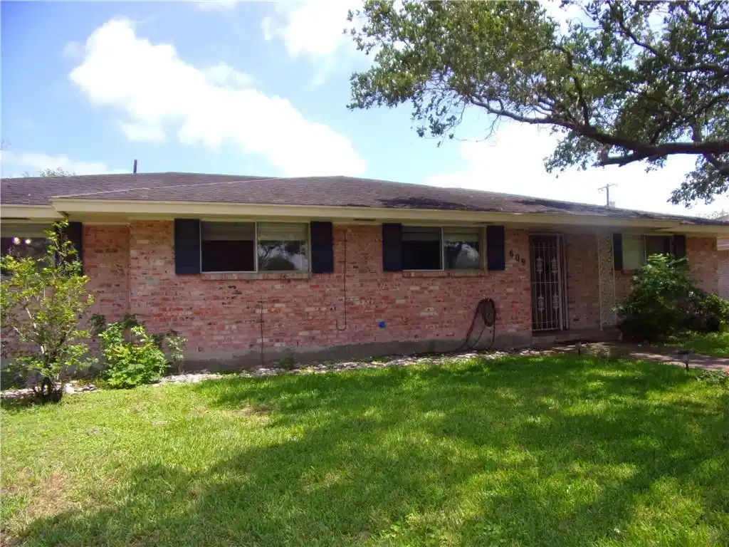 Image 1: Front of Home