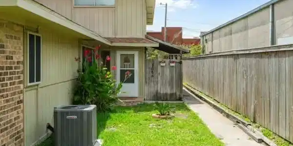 2056 Hidden Lake