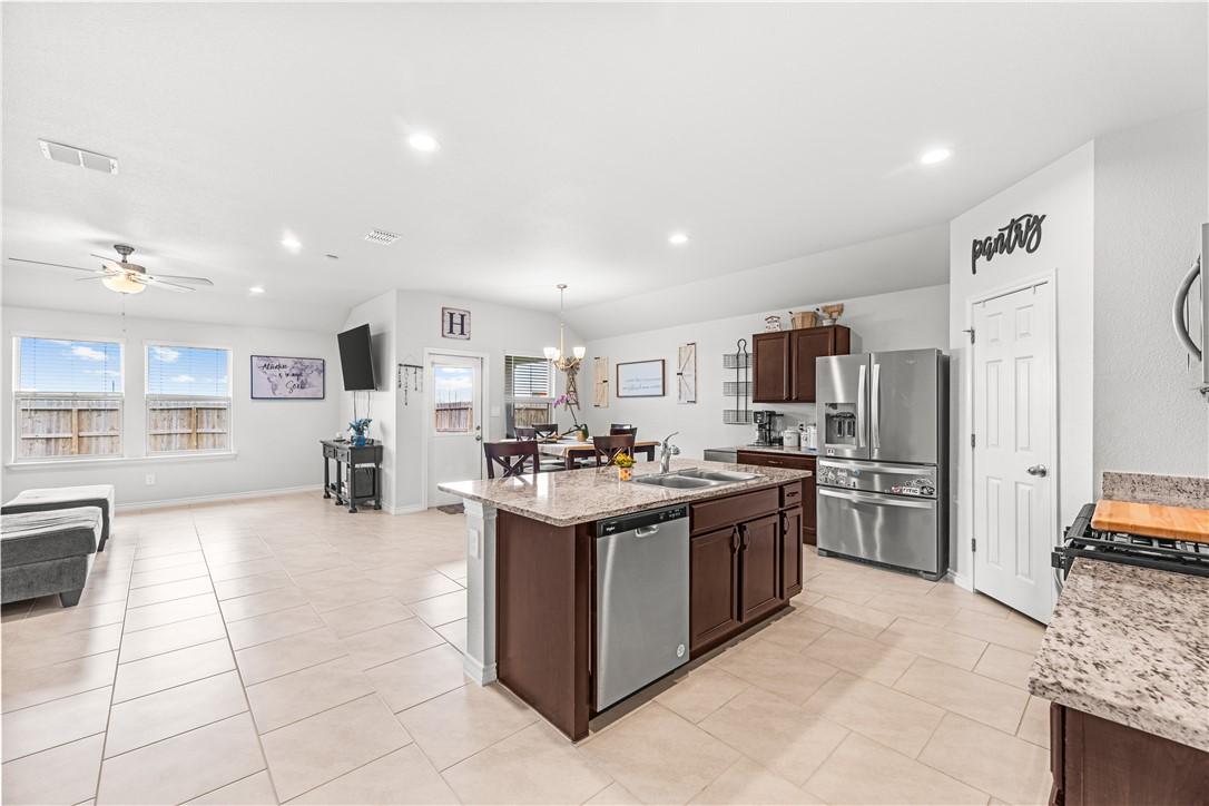 Image 3: Open Concept, Granite Counter Tops, Stainless Stee