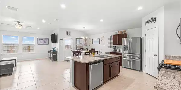 Image 3: Open Concept, Granite Counter Tops, Stainless Stee