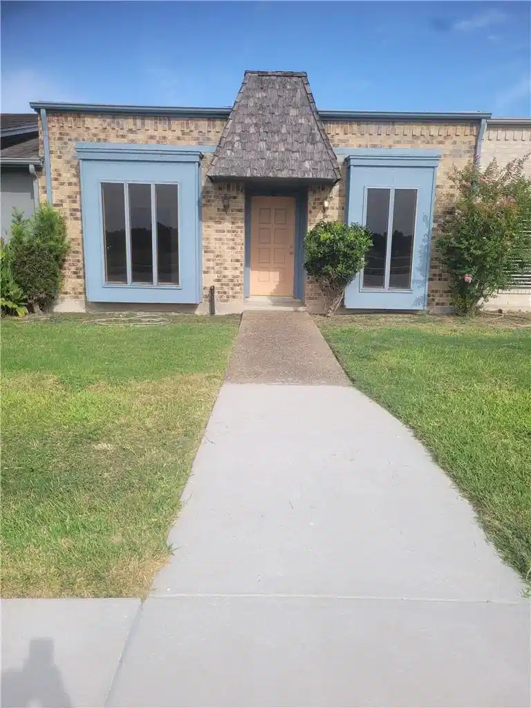 Image 1: Exterior Front