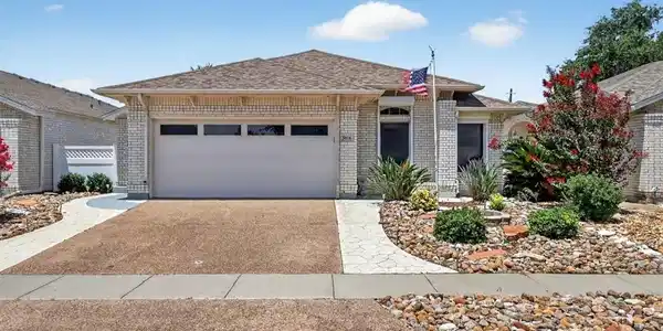 5814 English Lane