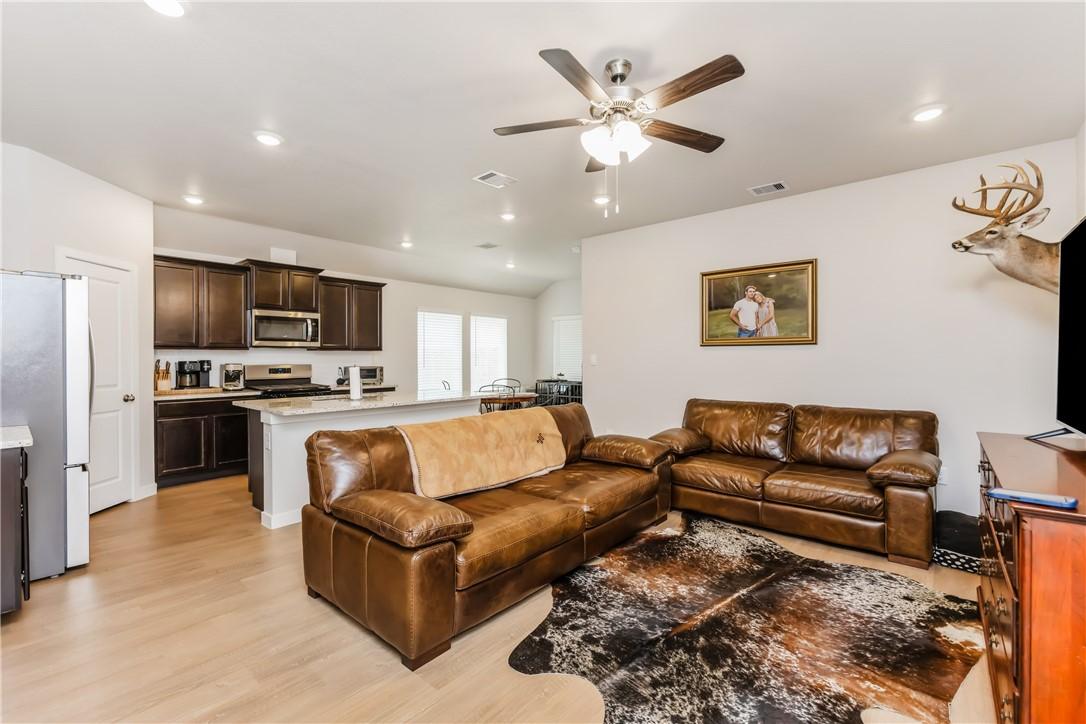 Image 3: Spacious Open Living Room
