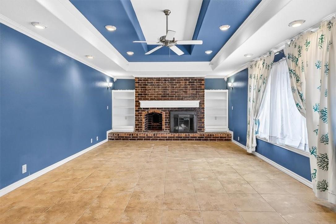Image 3: Truly a great room, warm it up with colors of your
