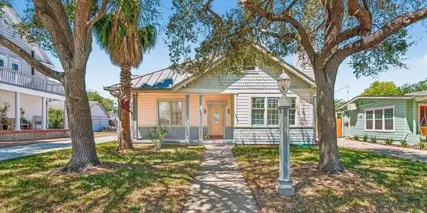 328 Del Mar Boulevard