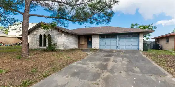 1037 Comal Street