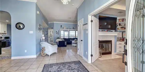 Image 3: Come on in