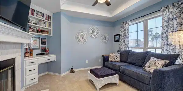 Image 4: Sitting area/office