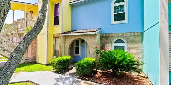 6702 Everhart