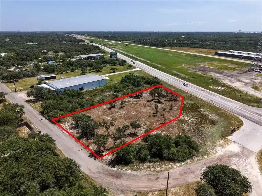 Image 1: 932 HOLLY RD.
ROCKPORT TX