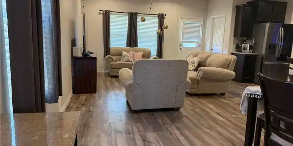 Image 3: Living room