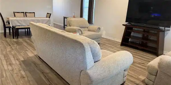 Image 4: Living room