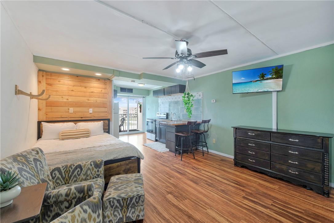 Image 1: Open studio layout &mdash; bed, full kitchen, and living