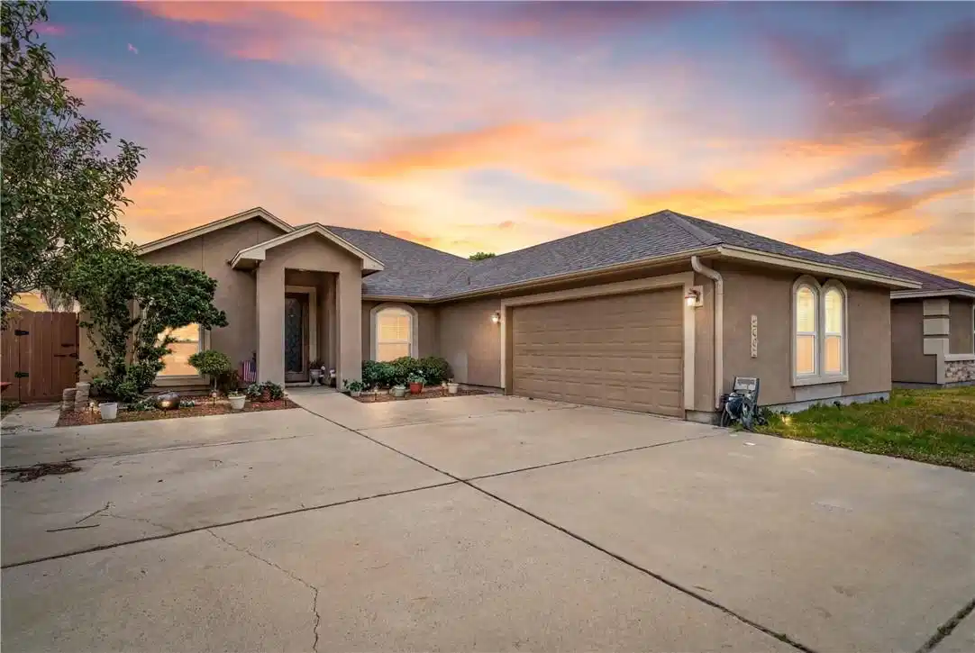 Image 1: Welcome home! Make 2602 Retta your next home purch