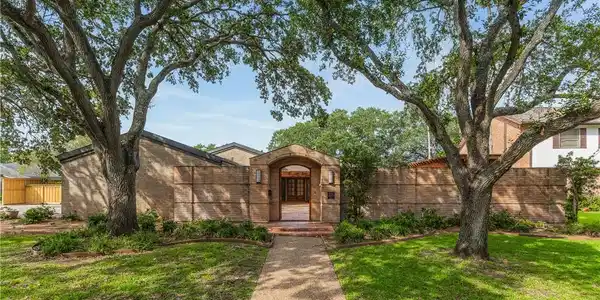 5225 Greenbriar Drive