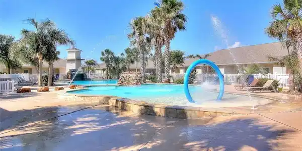 Image 2: Pool