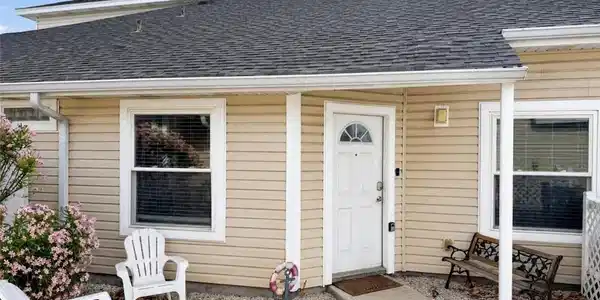 Image 3: Entry