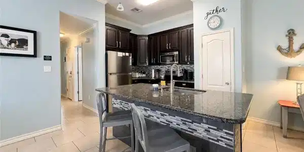 Image 4: Kitchen