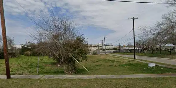 1205 Waco Street