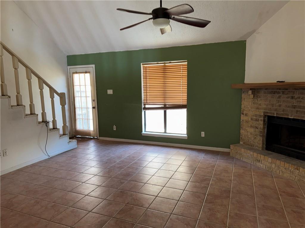 Image 2: Living area.