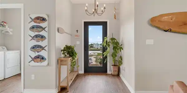 135 Lakeshore Drive