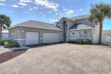 435 Mustang Boulevard