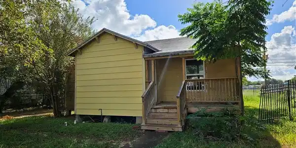 214 E VANDERBILT Drive