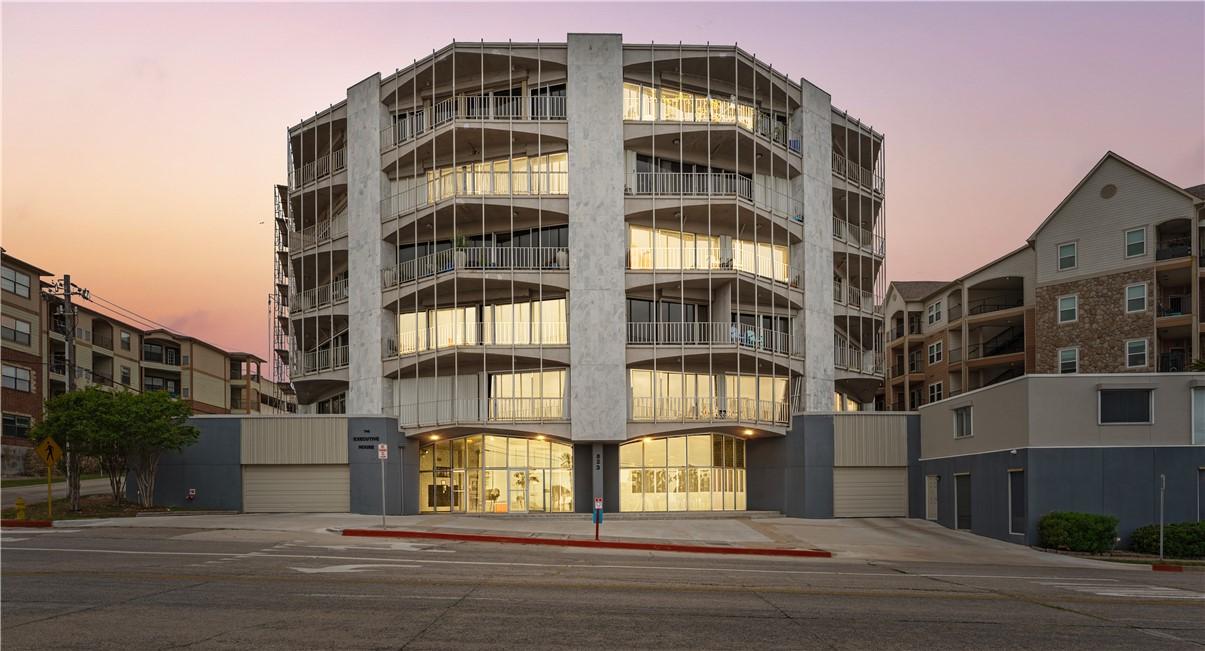 Image 3: Amazing architecture