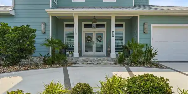 Image 3: FRONT DOOR